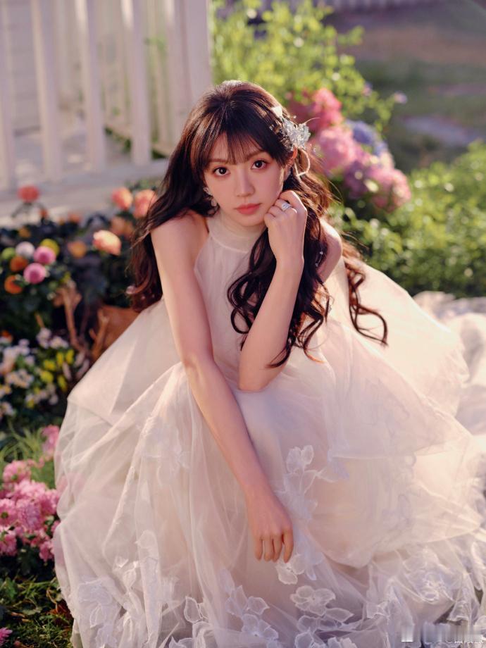 白鹿田曦薇入围全球百大最美面孔  小田小田 ， 真的实至名归了好吗，美死我了  