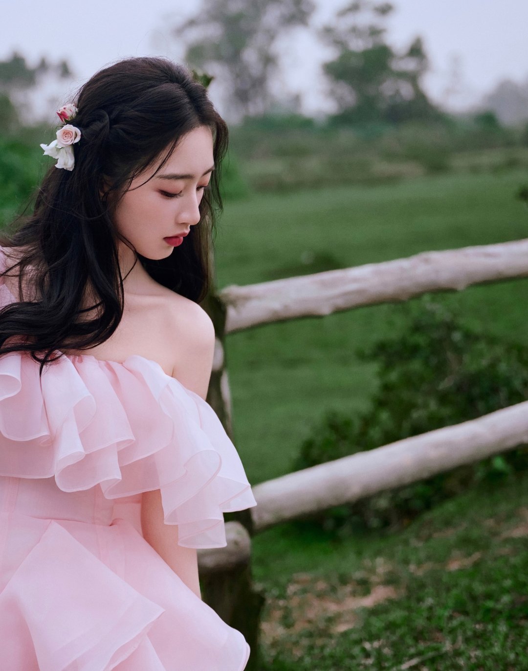 邓恩熙星光大赏粉色穿搭～ 