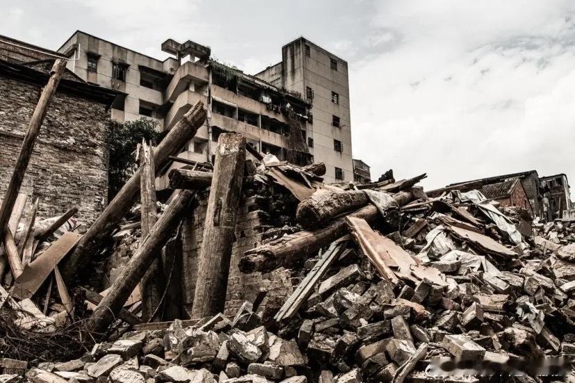 穆杰塔巴发表首份声明，将继续封锁霍尔木兹海峡！事件：伊朗新任最高领袖穆杰塔巴·哈