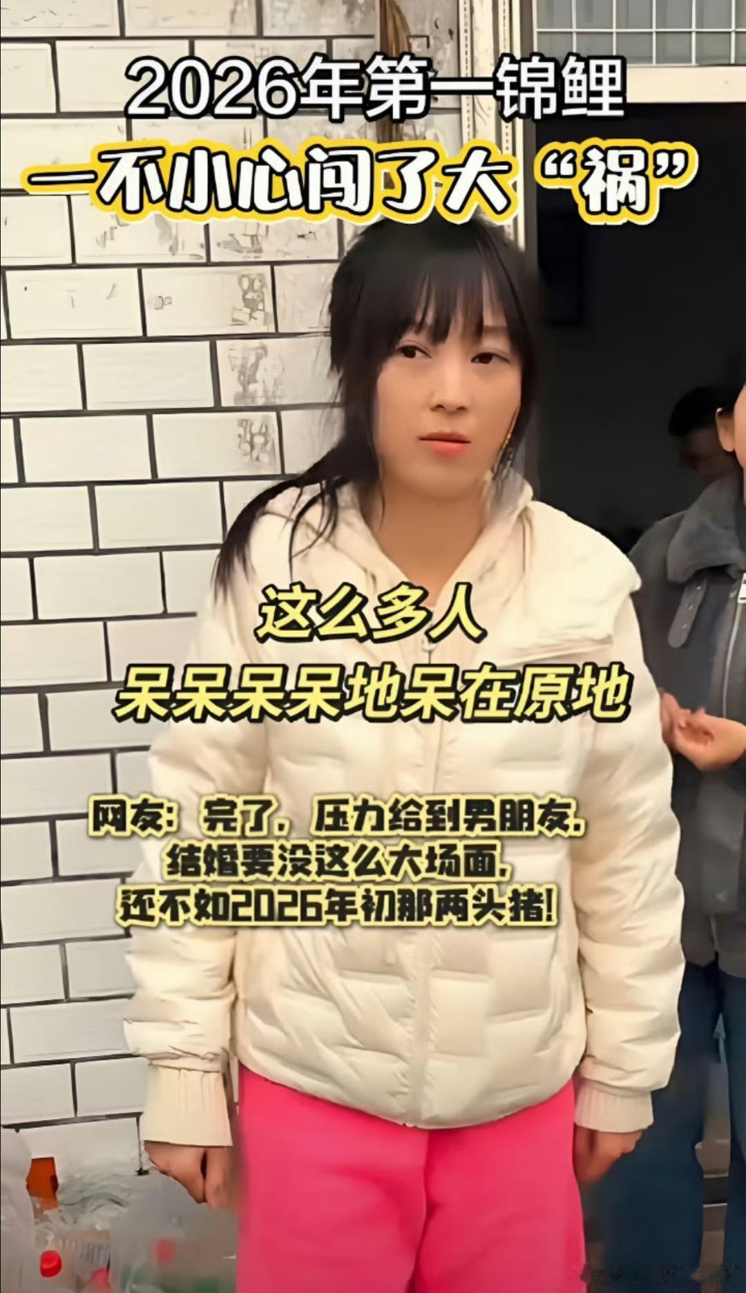 最近重庆呆呆家的直播杀猪饭彻底火出圈！一句“求帮忙按年猪，管吃刨汤饭”的朴实求助