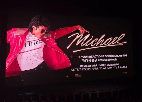 迈克尔·杰克逊传记片讲述了他成名过程，但评价两极分化
记者Maggie Ma洛杉