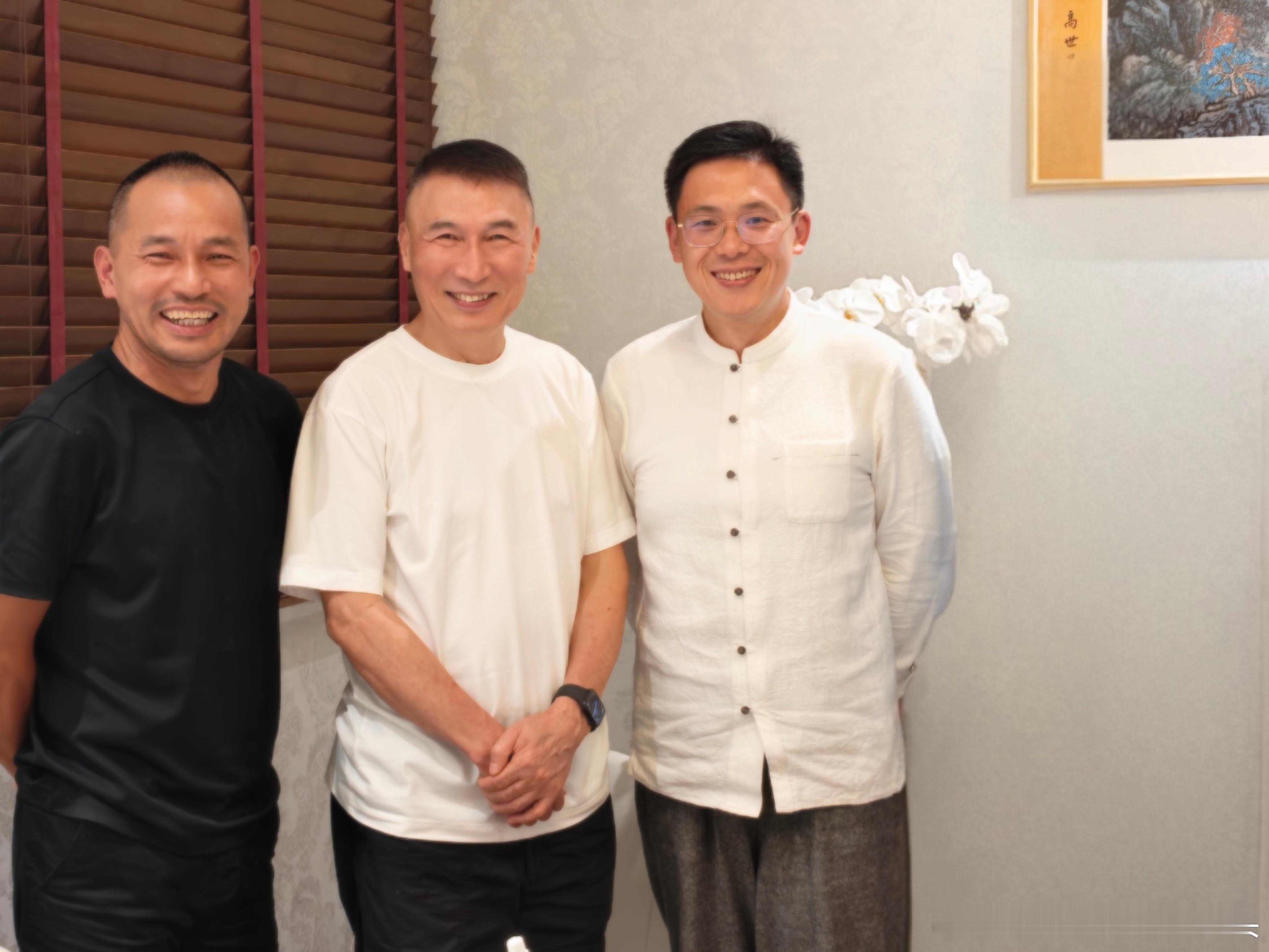 “一饭封神”宫保鸡丁大战复盘会。 