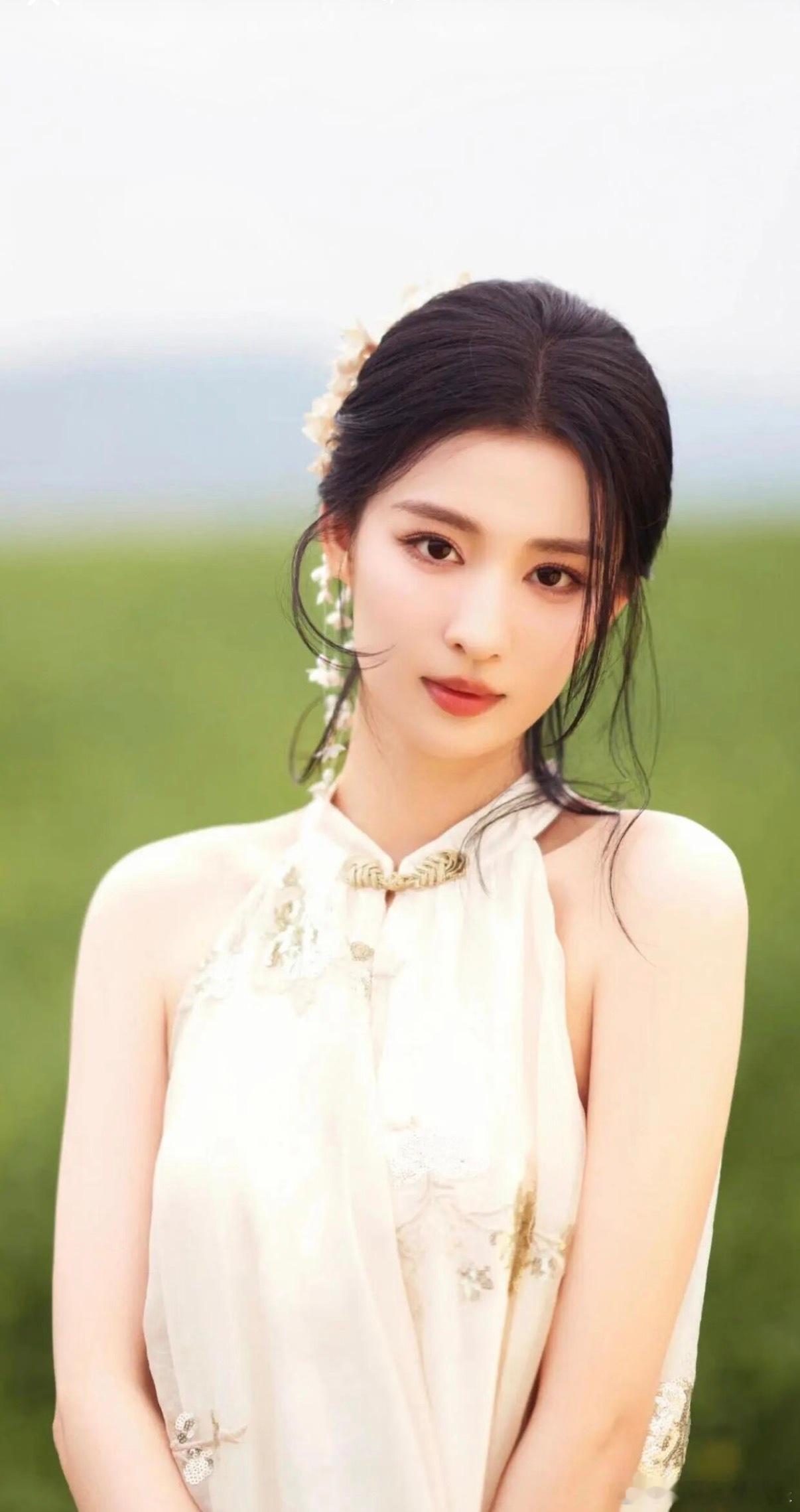 王楚然官宣湖南卫视跨年湖南卫视跨年演唱会 会有和张凌赫的合作舞台吗？高颜值同框真