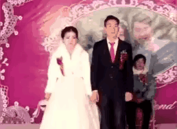 结婚典礼的现场出现了这样的事情，这跟婚庆公司有直接的关系，干工作不细心，没有好好