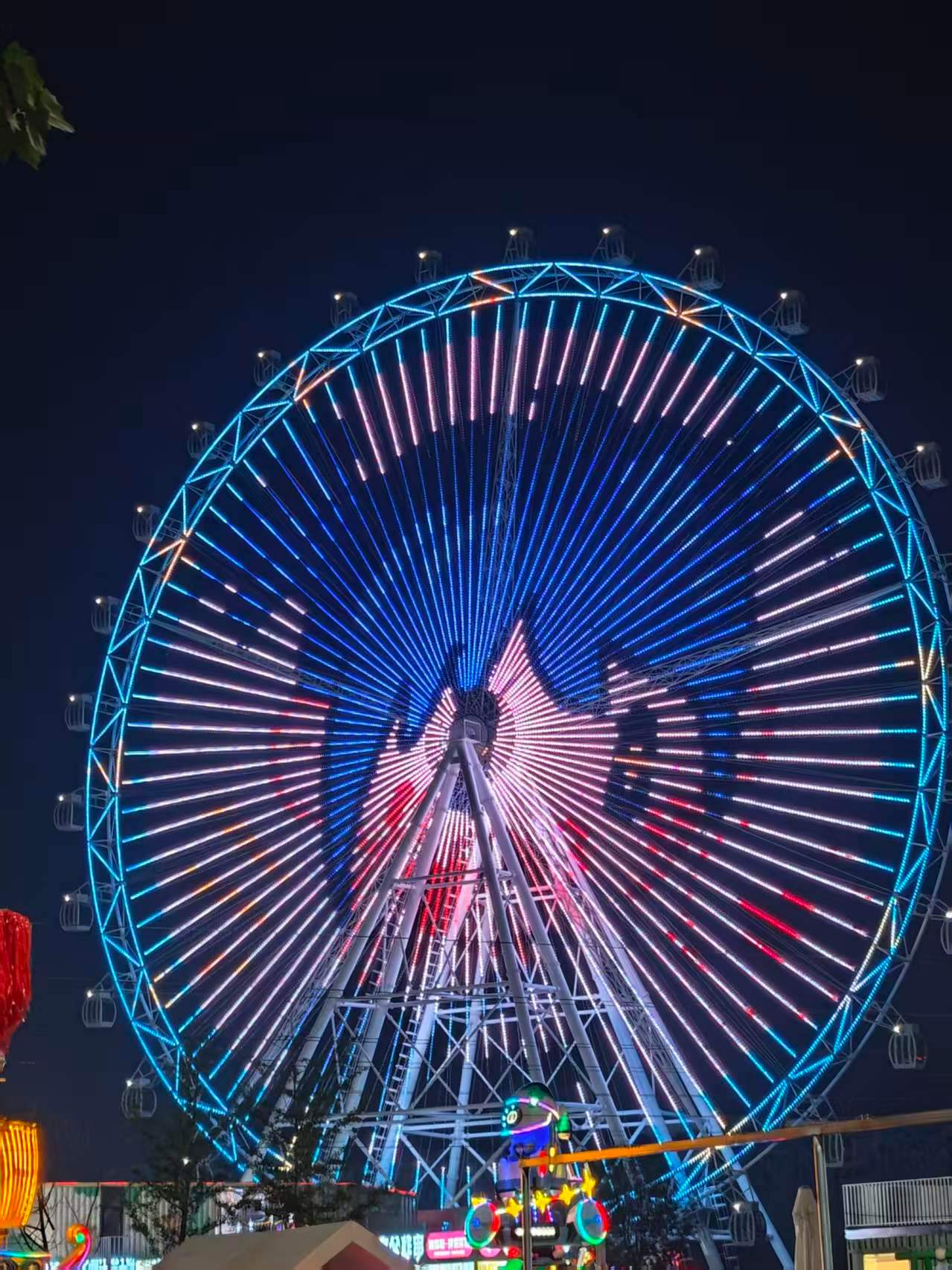 周深周深沈阳演唱会周深点亮沈阳丁香东湖摩天轮   真的萌翻了前方战报  今天好多