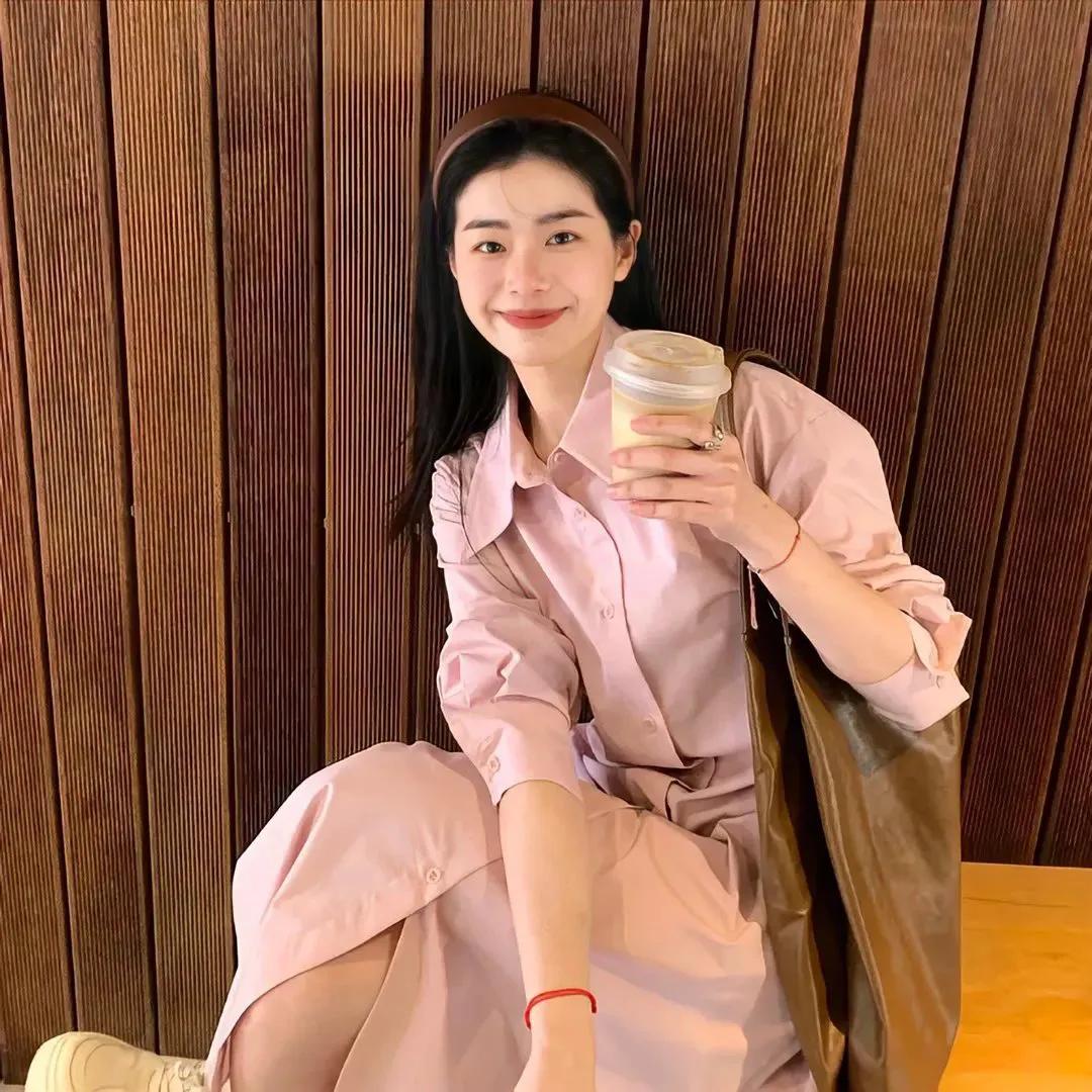 婚外情里的男人，及时醒悟吧！
你不过是她池塘里的一条鱼，她能跟你纠缠，她也能和别