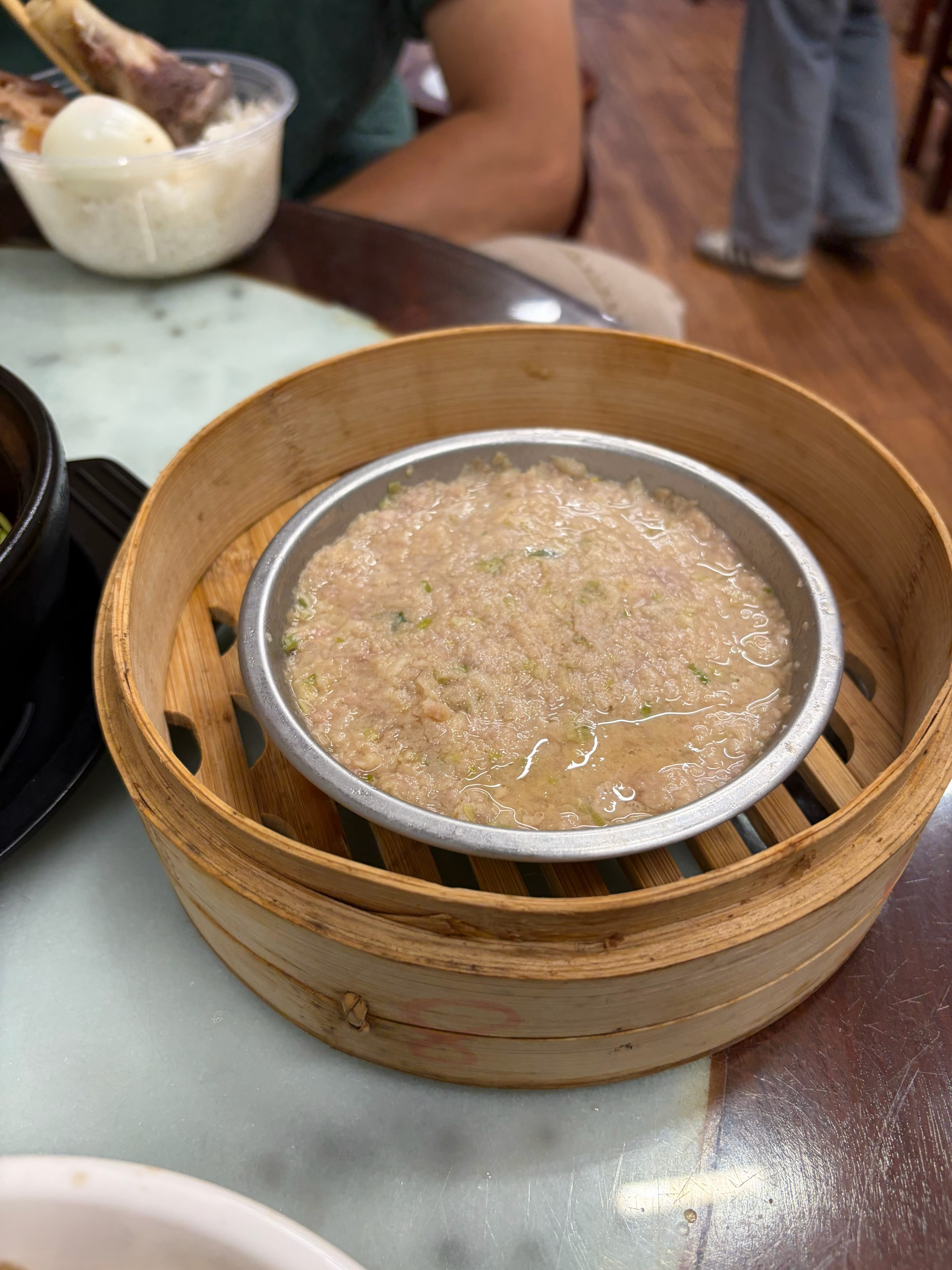 回到北海第一件事就是去喝炖汤许多鱼过去一周他只想吃：白切鸡