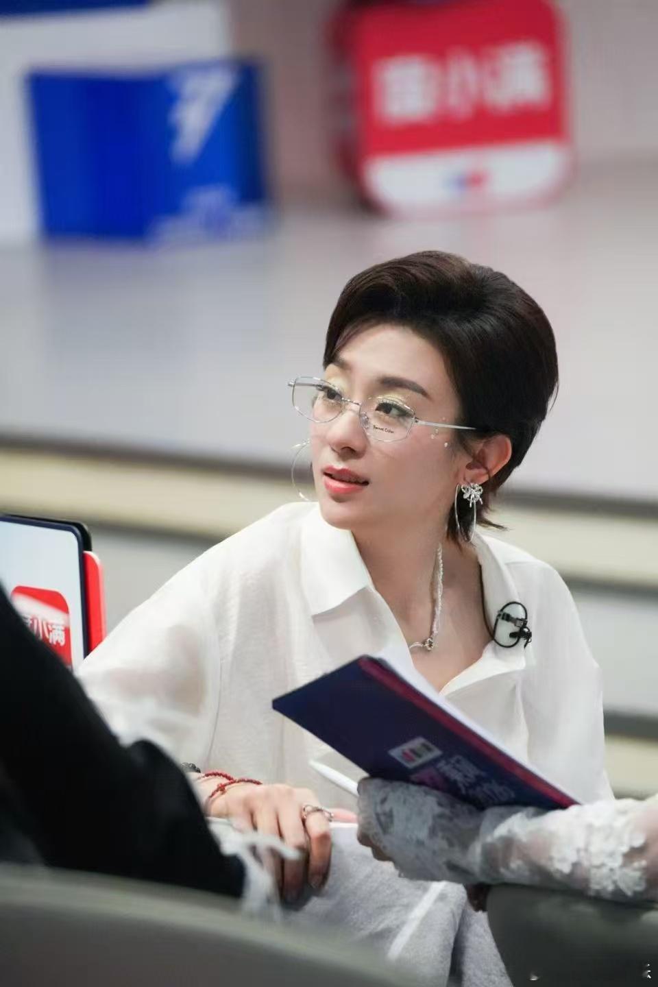 这还是我认识的侯宇吗侯宇短发长发双重风格 很难得能驾驭长短发两种造型，侯宇短发又