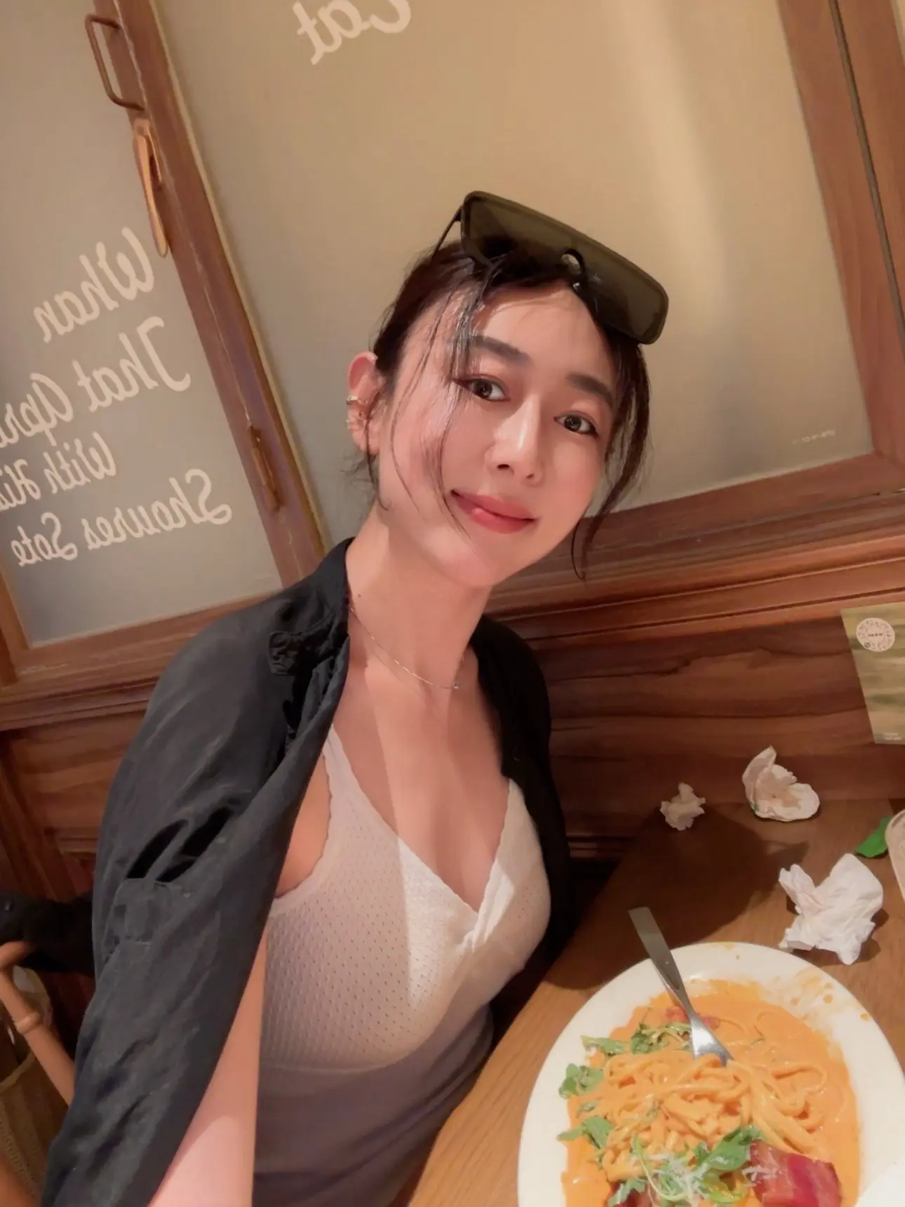 人的善良大概就是，看出了你的为难，便不再为难，人性的恶就是看出你的为难...