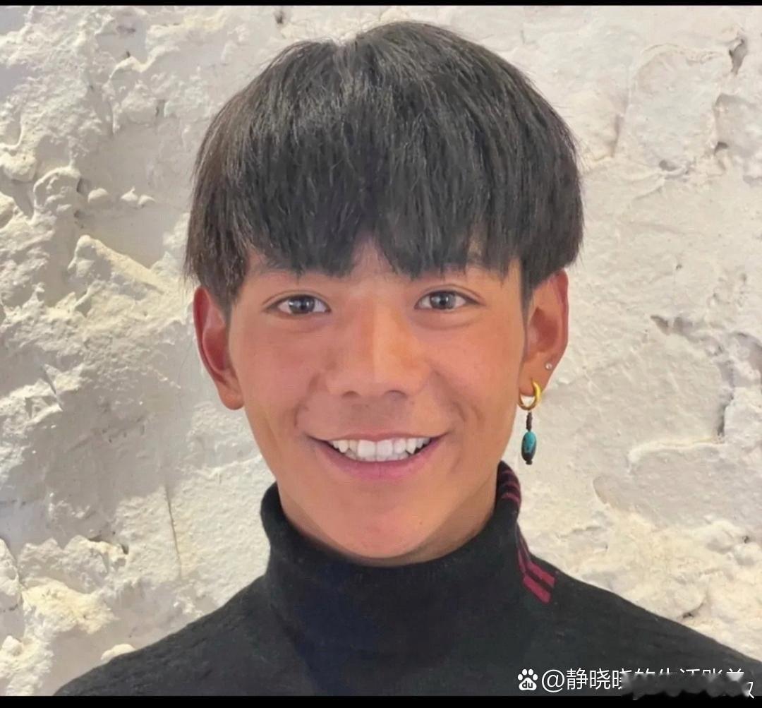 这两年，丁真真的变化很大。丁真还是更适合原生态的打扮。 ​​​