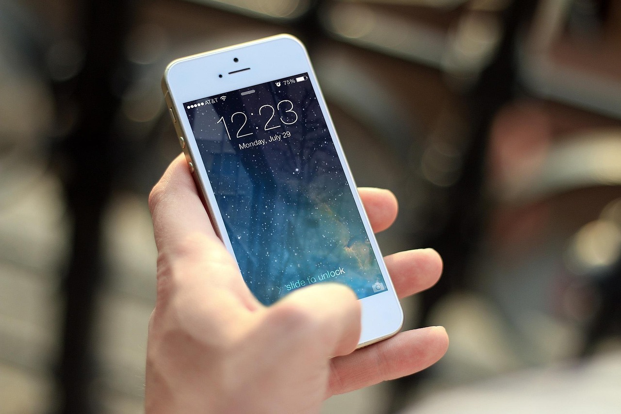 iPhone Ultra起售价14999元起，顶配破两万，苹果把折叠屏直接带入了