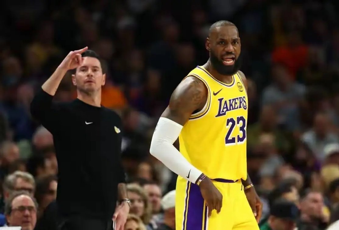 给落后者分析局势：进攻端先放在一边，毕竟火箭从教练到一些没篮儿的球员，一堆一块都