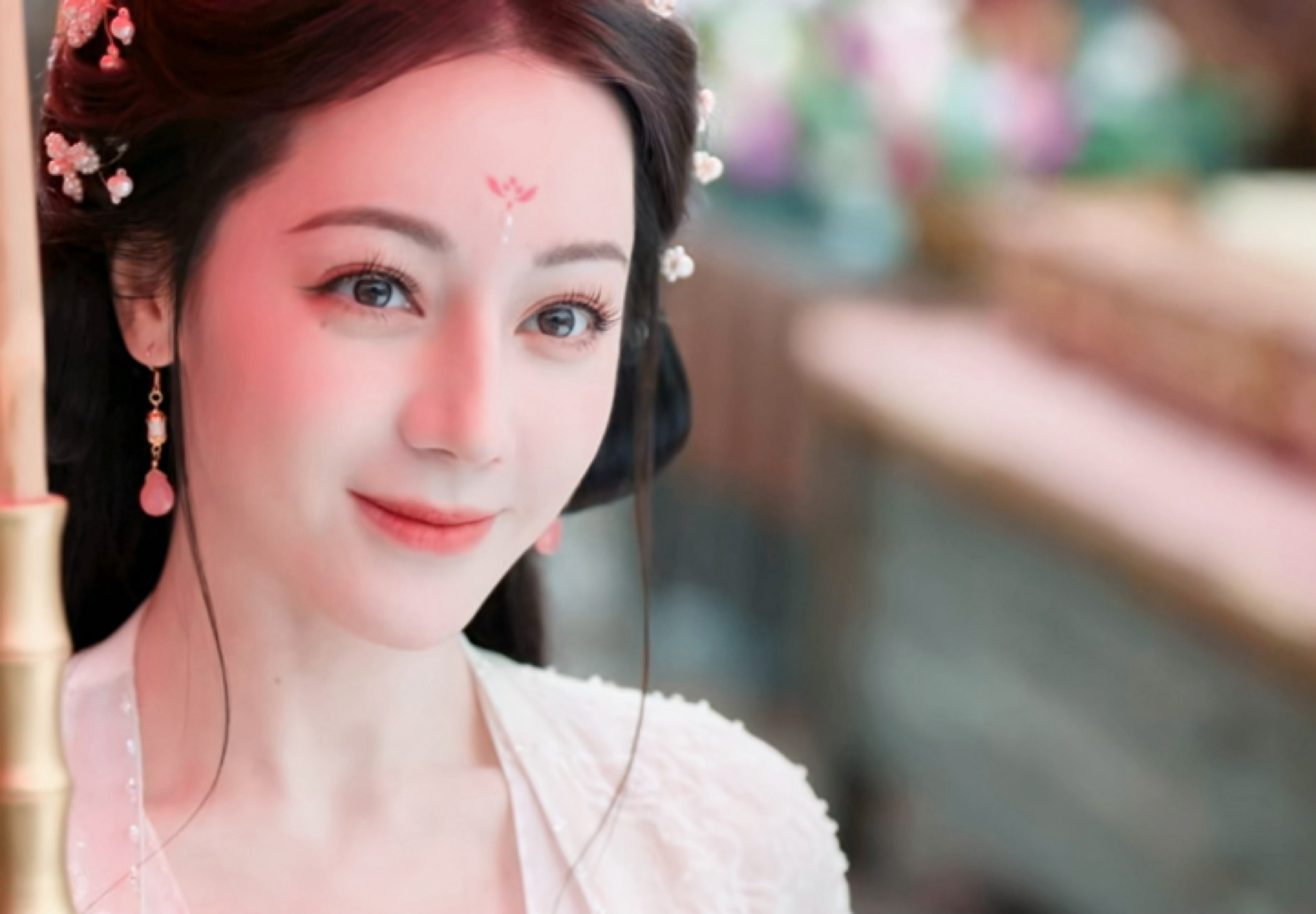 如果能被迪丽热巴这样看一眼白日提灯