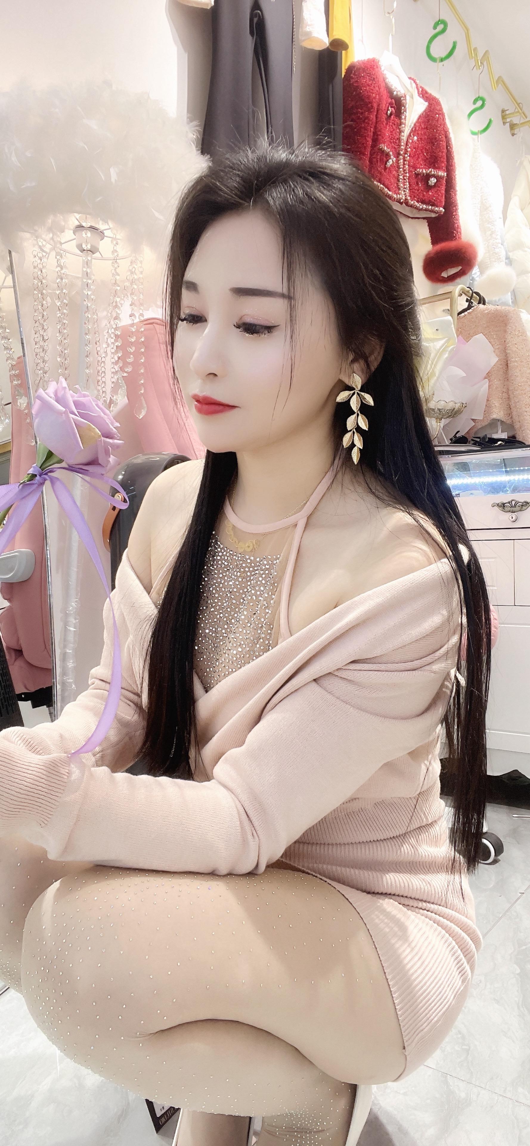 说好了不喝奶茶，喝了一个晚上又没睡😂老做一些后悔的事😂