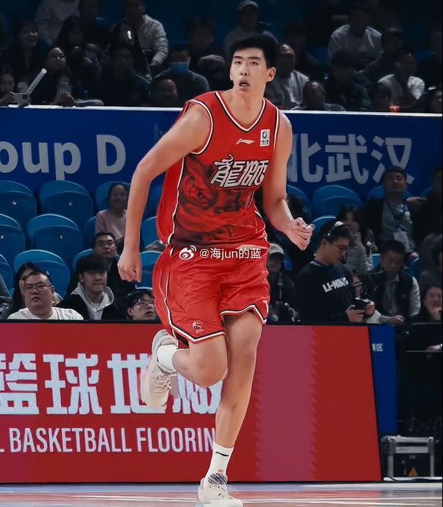 虽然赛季目前只打了三分之一，但不出意外的话，今年的最佳进步球员应该就是徐昕了。徐