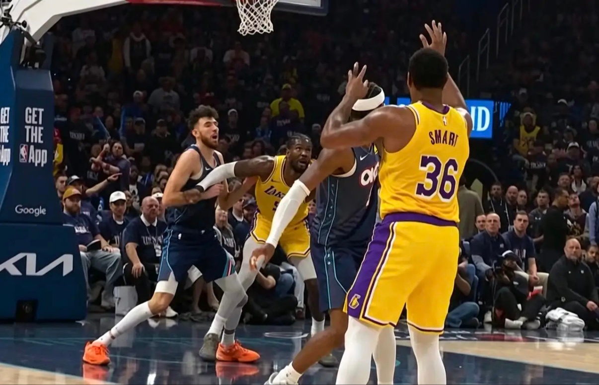 雷霆真是全队受保护啊，简直就是NBA的国宝，根本碰不得。这可是季后赛啊，湖人随便
