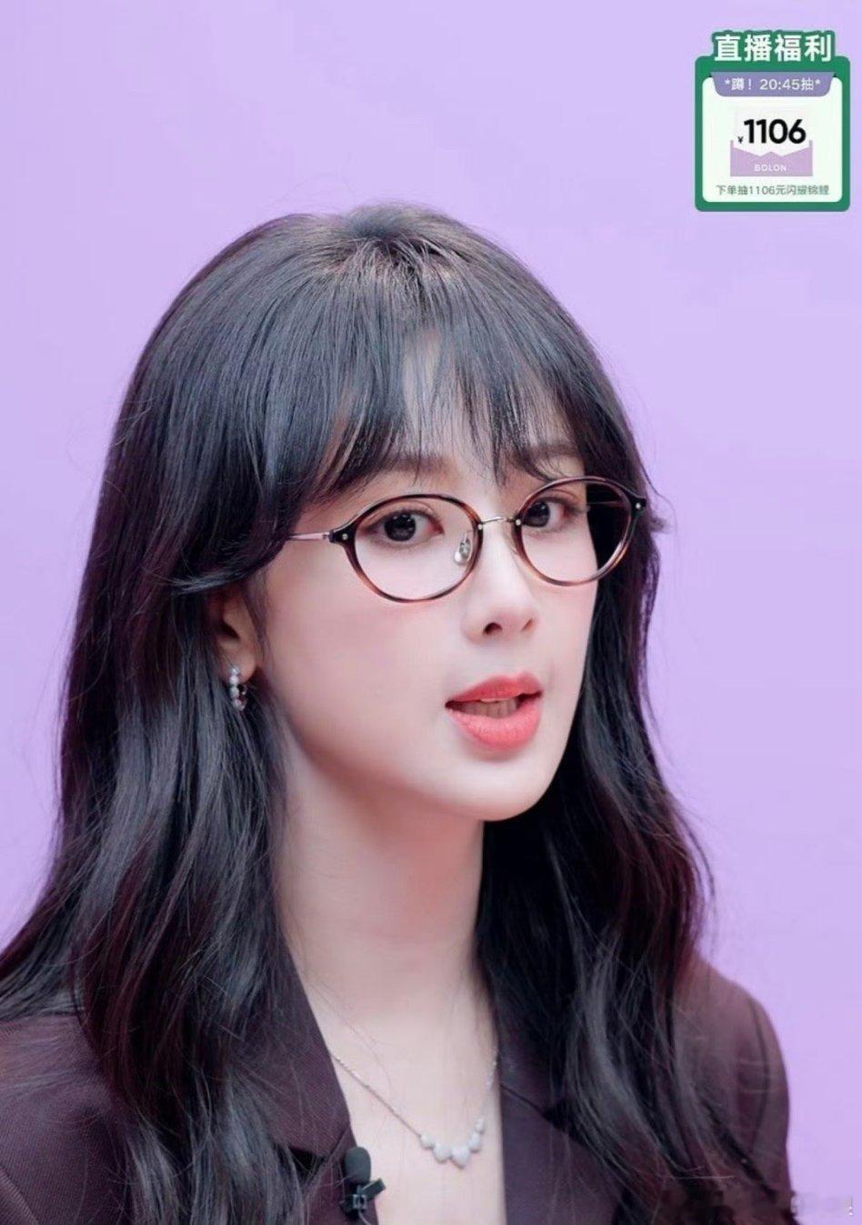 杨紫直播截图，今天状态是不是超好？