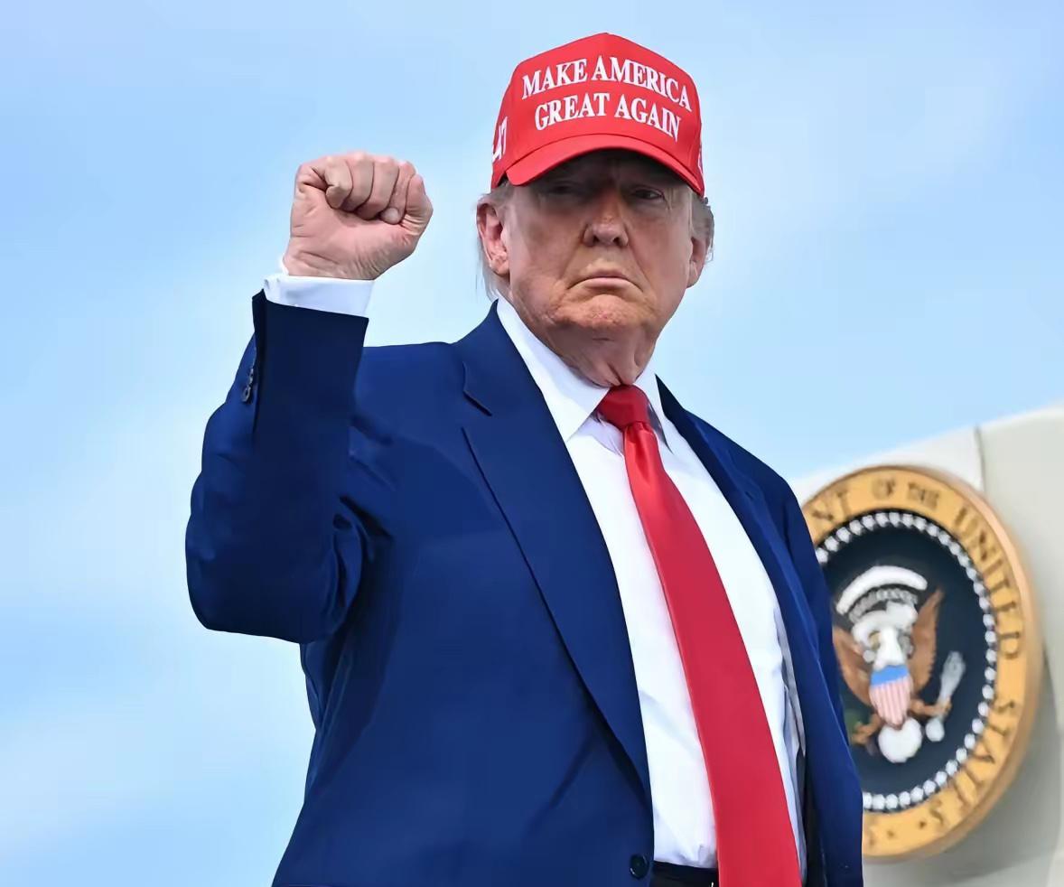 美国找中国了，第一时间通气
12月8日，特朗普宣布：将允许英伟达向中国及其他国家