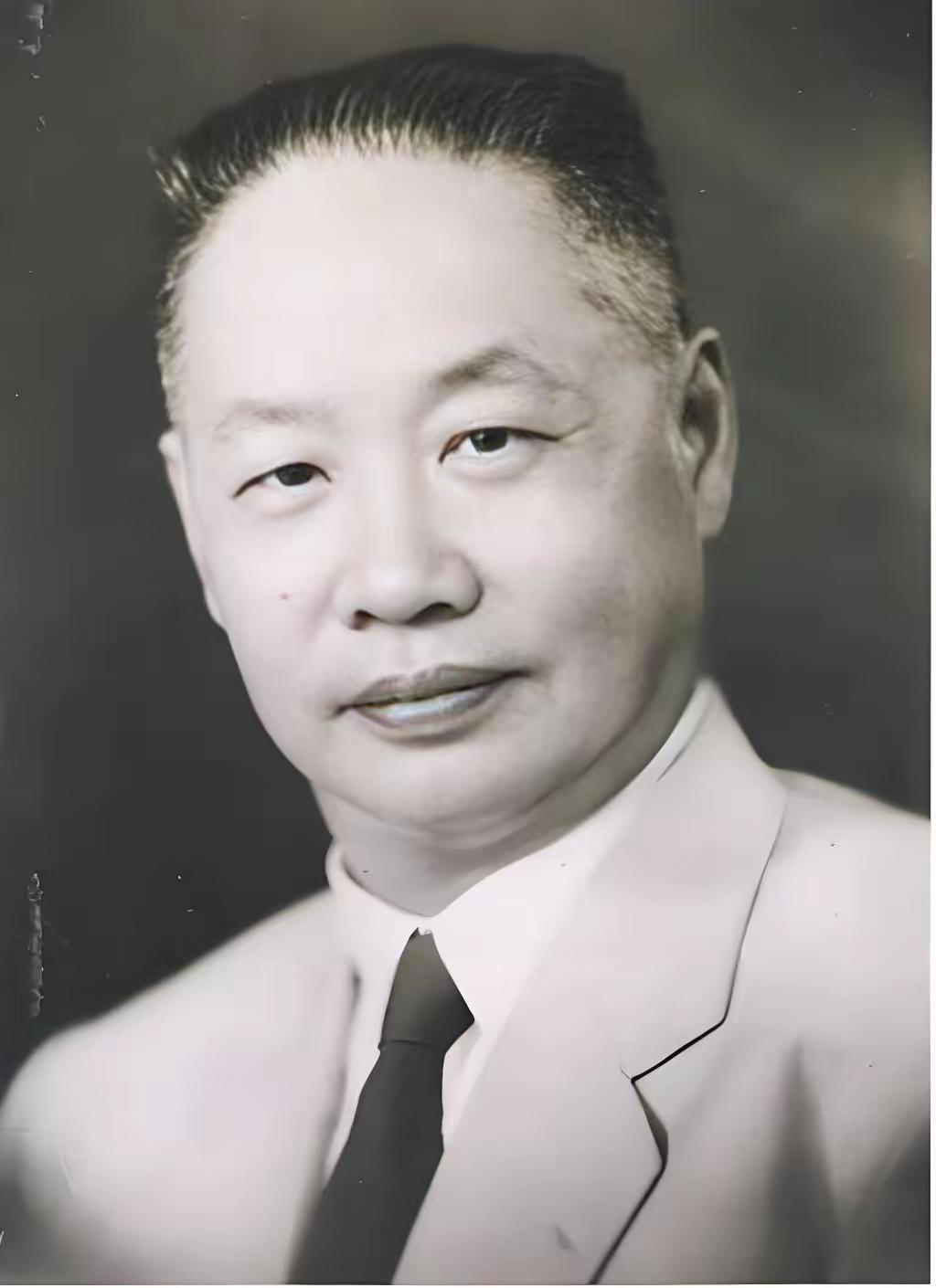 著名教育家陈鹤琴提出：完整的家庭教育，最离不开父亲的自我修行。身为爸爸，一定要向