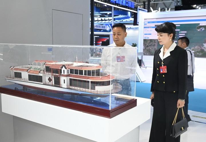 900艘船抢先装！宁德时代横扫船用电池市场，3年后远洋纯电船试航
 
全球航运脱