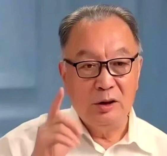 美国不敢打，真不敢。不是怂，是算盘打烂了36万亿国债压着，驻日美军基地贵到离谱，