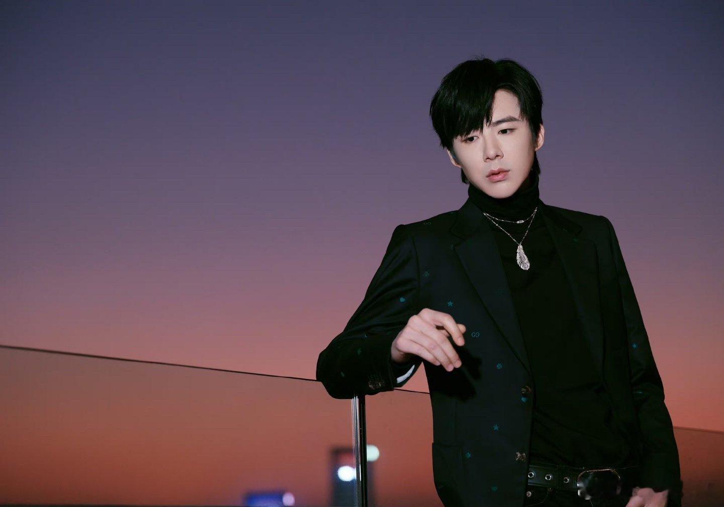 #摩登兄弟[超话]# 刘宇宁的颜值实在是太帅了，这造型和他的适配度简直不要太高啊