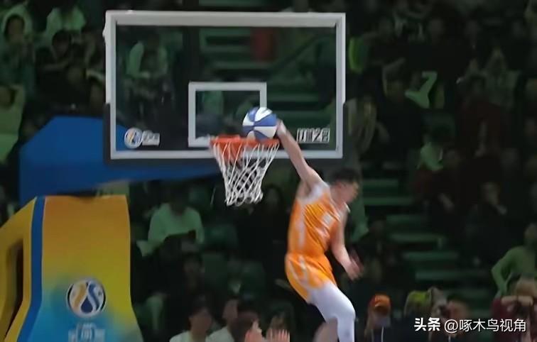 cba全明星扣篮大赛裁判能不能更严谨一点？
本赛季全明星扣篮大赛，我认为是近年来