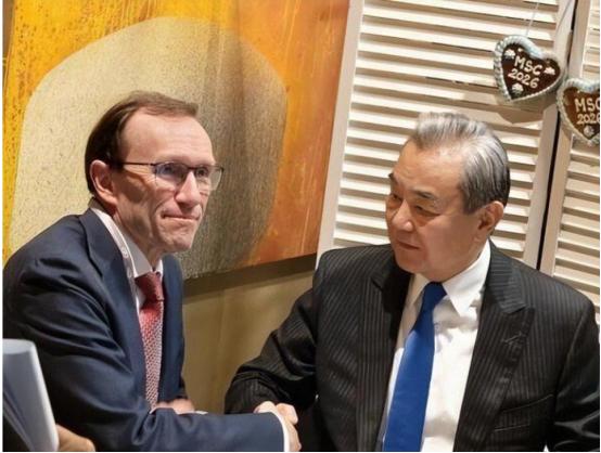 北欧四国这次集体迎来中国外长访问，表面看是一次正常外交行程，背后却藏着欧洲北部正