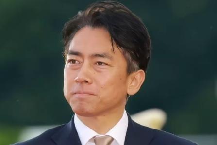 日本民众的呼声“如果小泉进四郎成为日本下一任首相，那么日本就会立刻完蛋”。
小泉