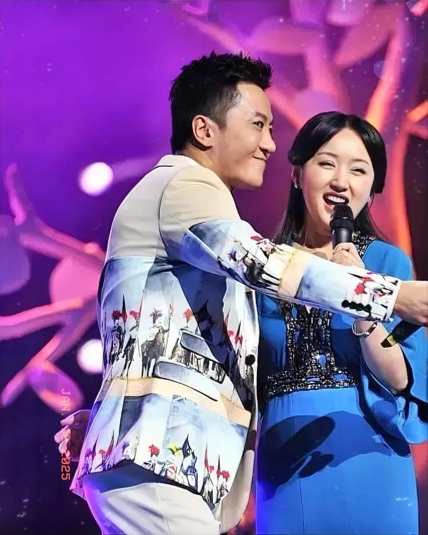 一对金童玉女
你的一张旧船票能否登上她乡的客船？