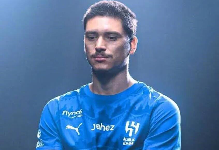 Goal巴西方面记者Raisa Simplicio消息，努涅斯对本泽马加盟利雅得