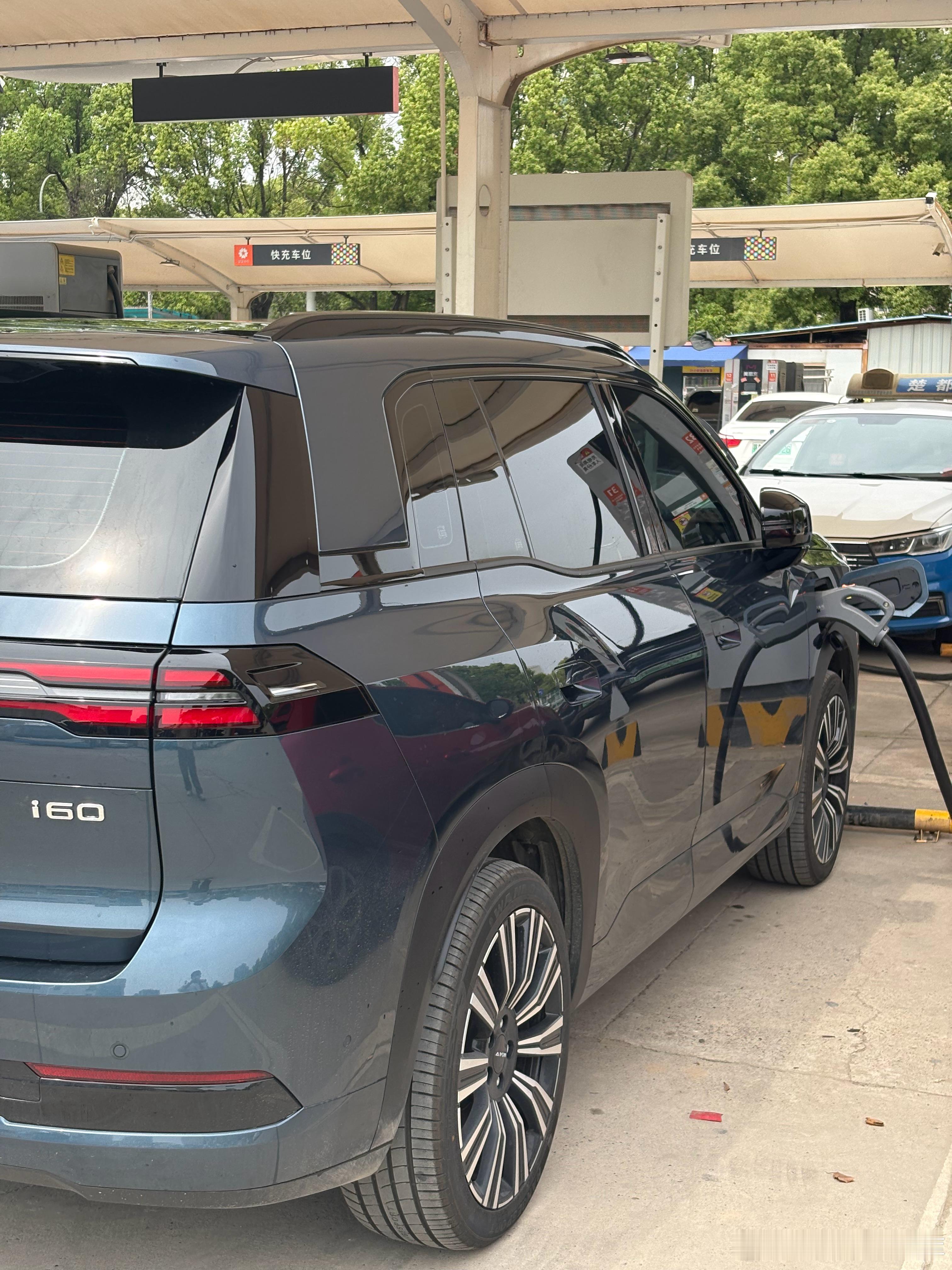 只要开上了电车谁能不想中午的时候来场拼好电呢 武汉·神龙汽车有限公司