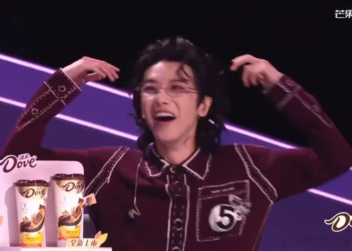 那英说张卓尔华晨宇上身张卓尔：我只是在认真唱歌蹦迪！那英：不，你是华晨宇上身了！