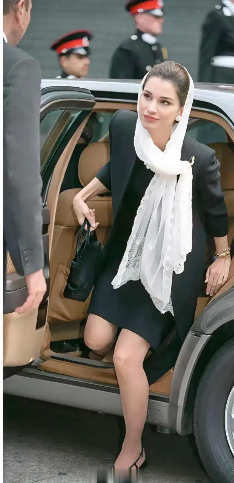 2022年，约旦。王后出行，气质不得了。[鲜花] ​​​