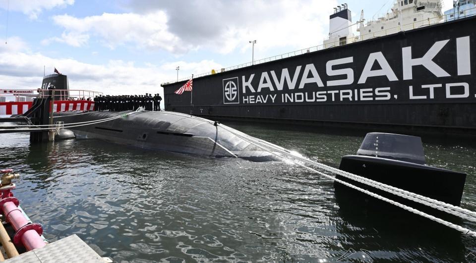 日企曝大丑闻，
这次还跟军方有关，
据日本共同社披露，日本川崎重工曝数据造假，违