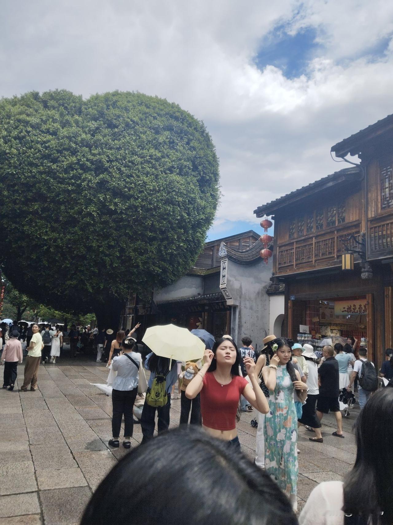 你支持废除教师职称制度吗我举双手双脚支持废除职称制度。按年限自然升工资就行了。干