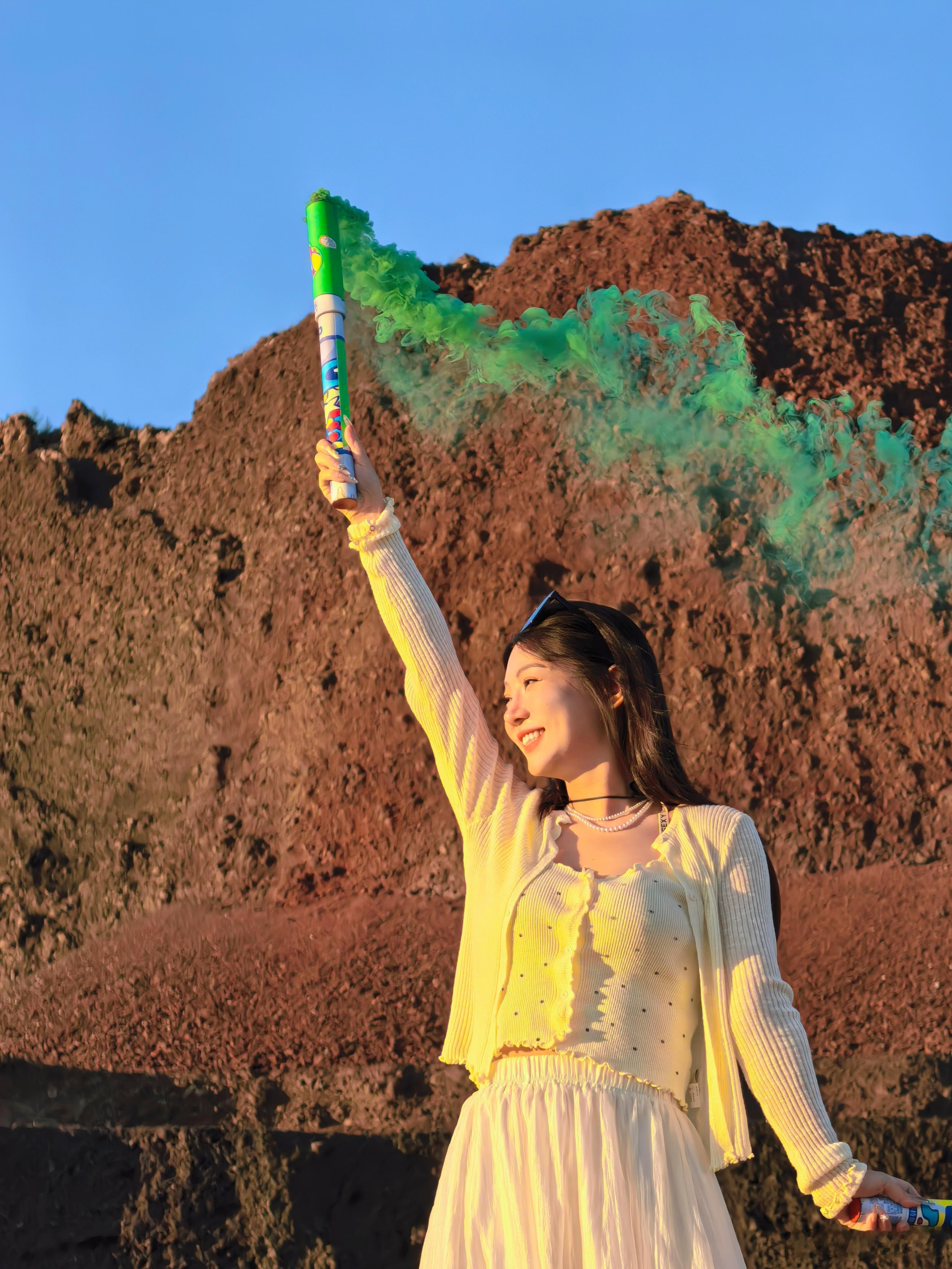 来火山放烟花也太好看了吧！这趟来的太值了[哈哈][哈哈][哈哈] ​​​