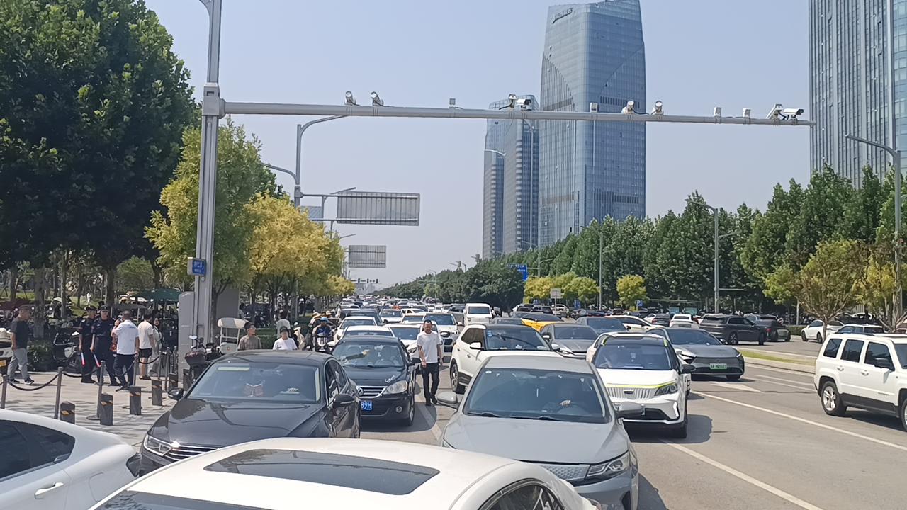 今天浐灞国际港务人流量暴涨，约10.4万㎡的首座购物中心试营业！梁静茹巡回演唱会