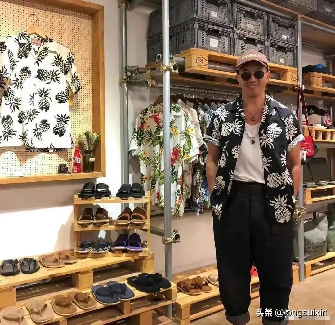 突然有一波洗白党，说什么具光头有钱。



这逻辑经不起任何推敲。没钱吃软饭还情