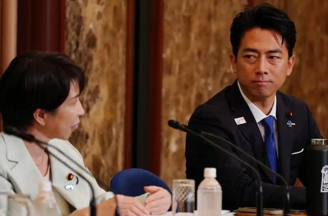 你敢信？堂堂日本内阁重臣、手握防卫大权的核心政客小泉进次郎，最新官方资产公示，竟