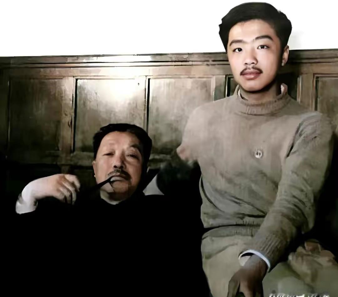 2001年，贺龙元帅之子贺鹏飞，突发心脏病猝然离世。葬礼上，85岁的母亲薛明，盯