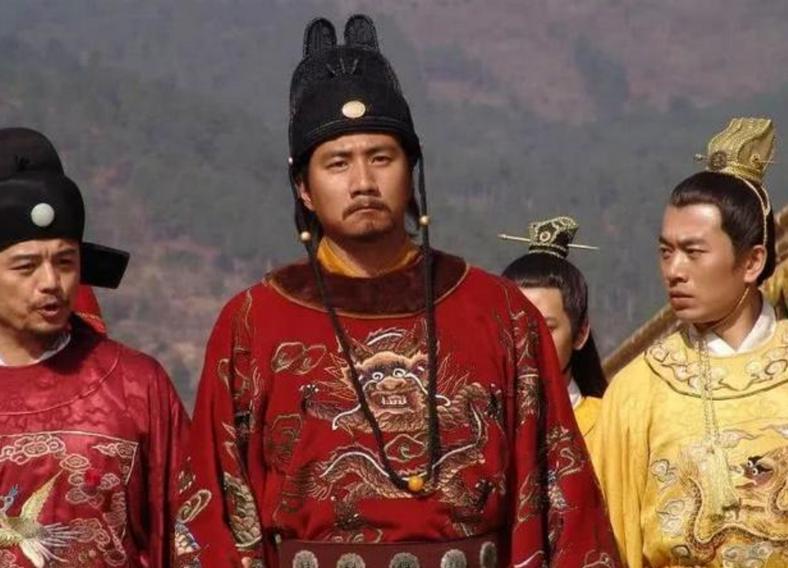 1390年，朱元璋将77岁的老臣李善长满门抄斩，李善长见状，当即翻出当年朱元璋御