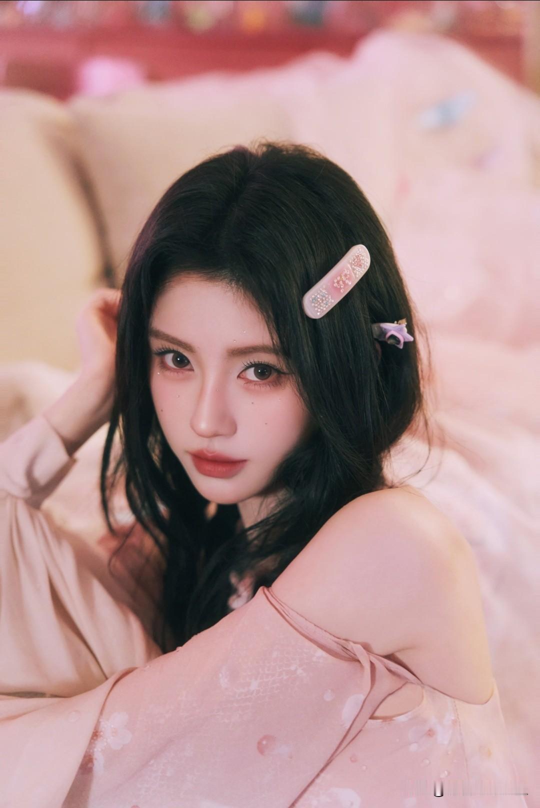 哇塞🤩原来你叫鞠婧祎啊，害的我搜了半天全世界最甜的公主，好美呀[呲牙] [心]