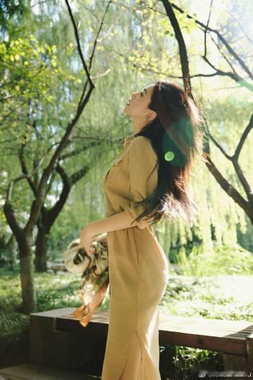 朱珠果然是女人中的女人朱珠头发丝都在发光 哇塞，真的是觉得朱珠头发丝都在发光，凹