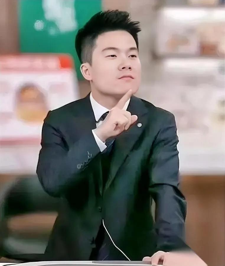 昨天看直播笑到拍大腿——

巴西来的嘉宾居然敢“考”董宇辉？

估计这位朋友没做