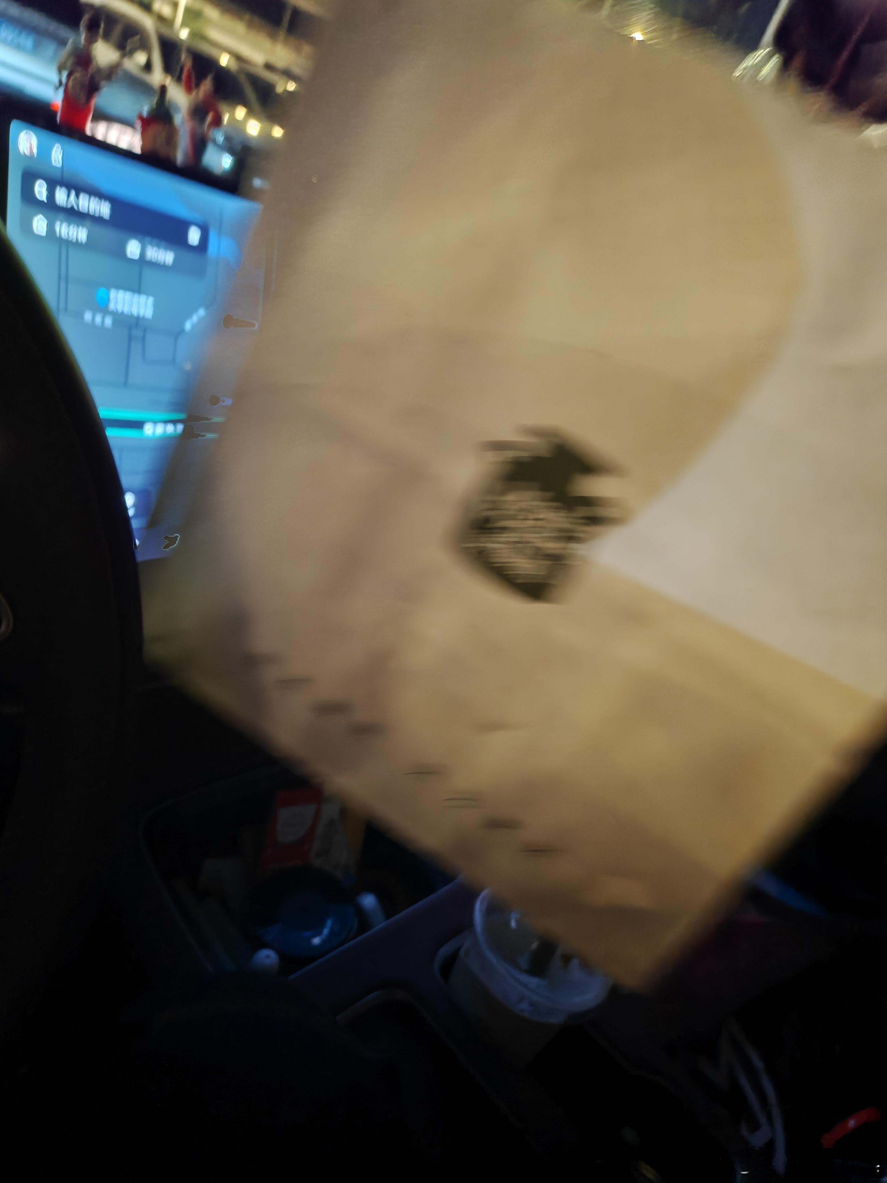 是谁带孩子吃必胜客为了得玩具？又是谁第二件半价喝了两杯奶昔？我现在好的一点是:当