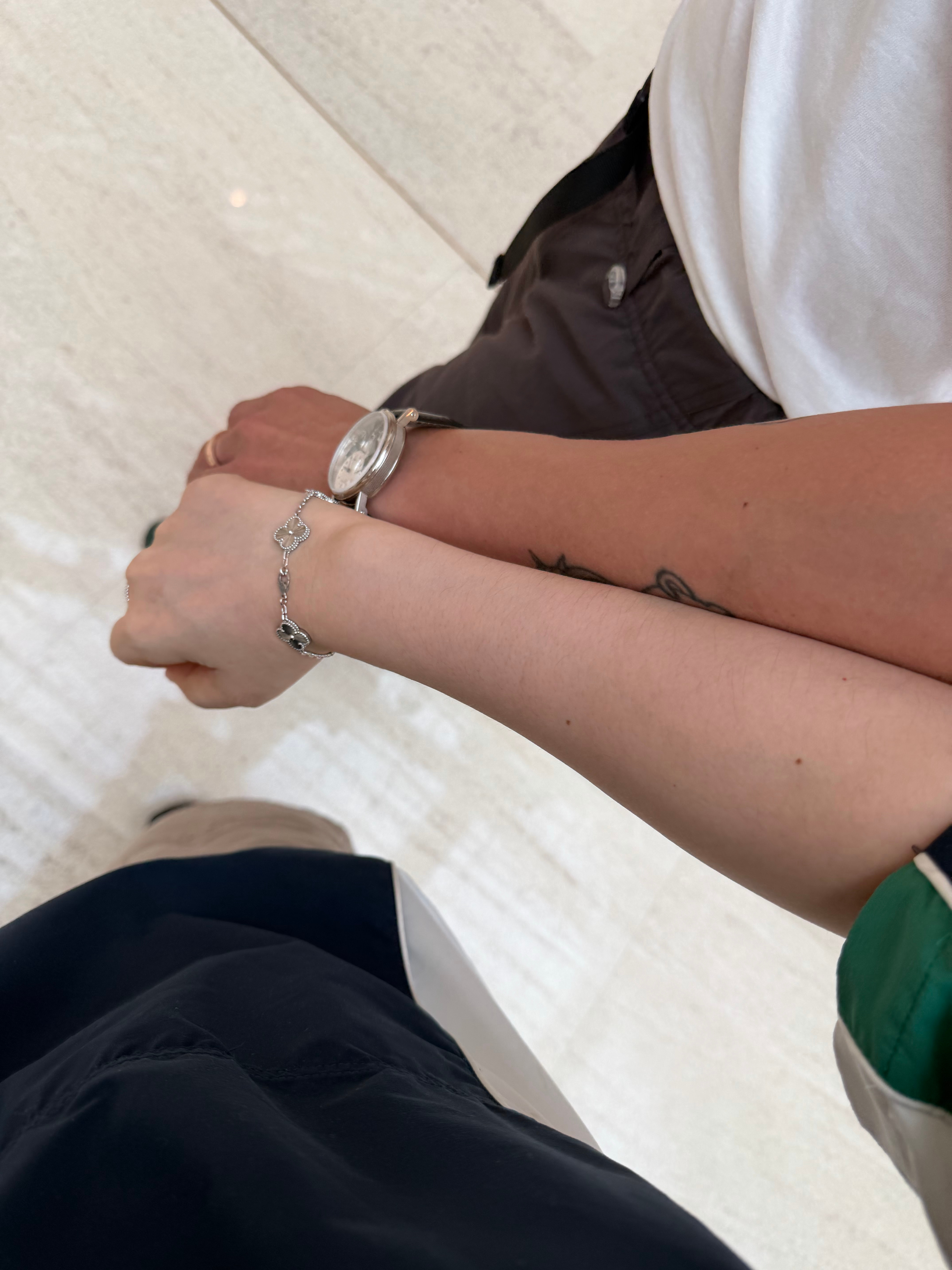 zdd怎么越来越黑了…他该不会得口服美白➕身体防晒了吧🙉算了就算把东西买给他他