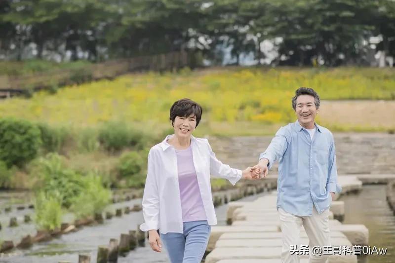 婚姻里的冷暴力太折磨人。我闺蜜晓琳，结婚8年就遭遇了这糟心事。她辛苦加班回家倾诉