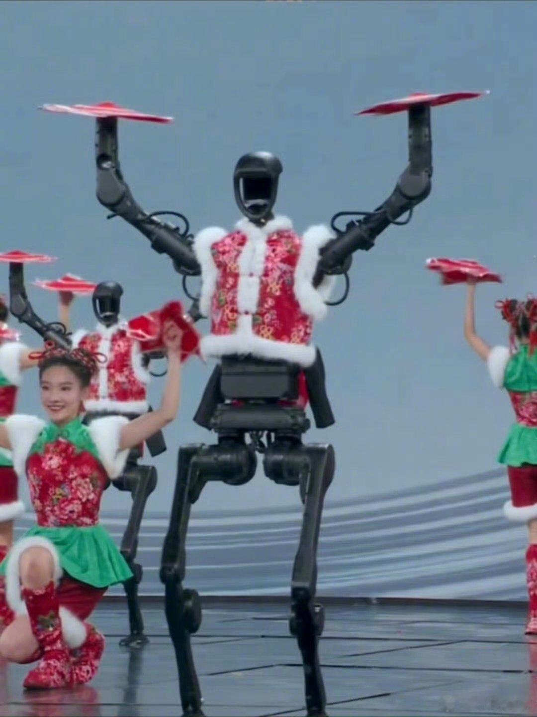 机器人上春晚还让人期待吗  2025年的春晚让扭秧歌的宇树机器人火遍全国，虽然现