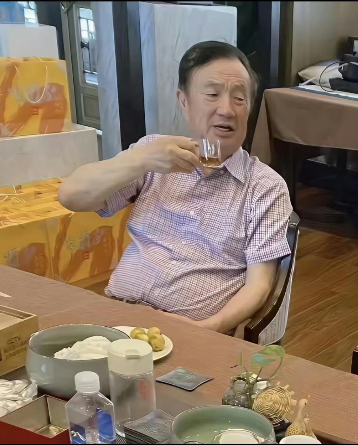 芯片越来越小是国外的防御陷阱，任老的智慧能说出来就能整出来，甚至更牛在后期，就像